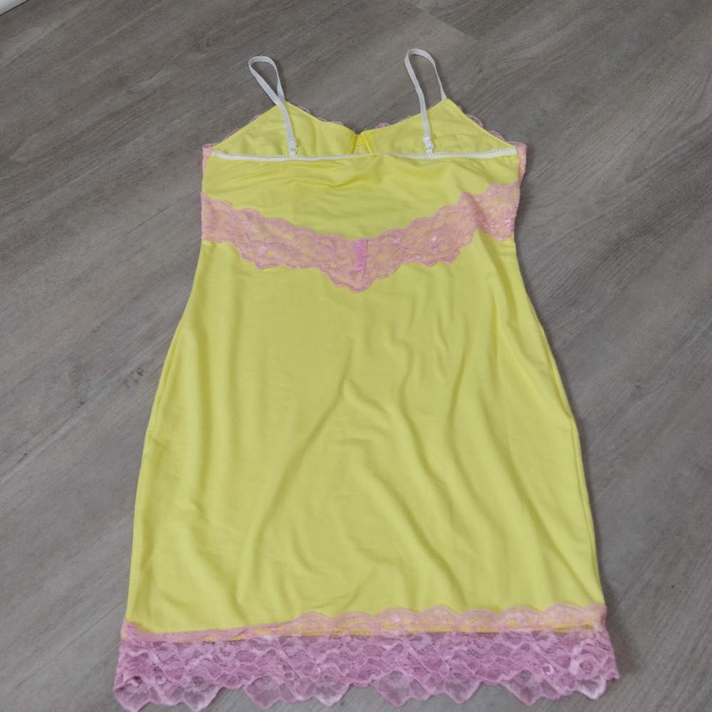 Yellow with pink lace detail bodycon mini dress - Picture 9 of 15